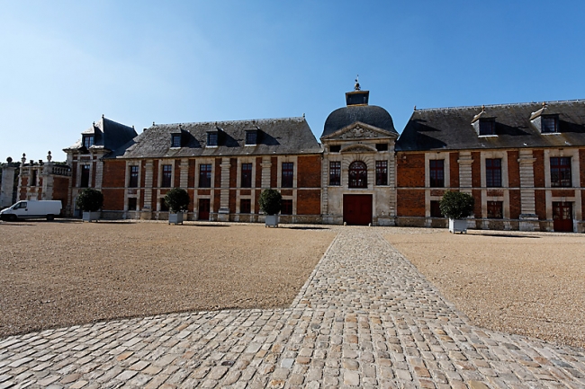 Chateau du Champ de Bataille-029